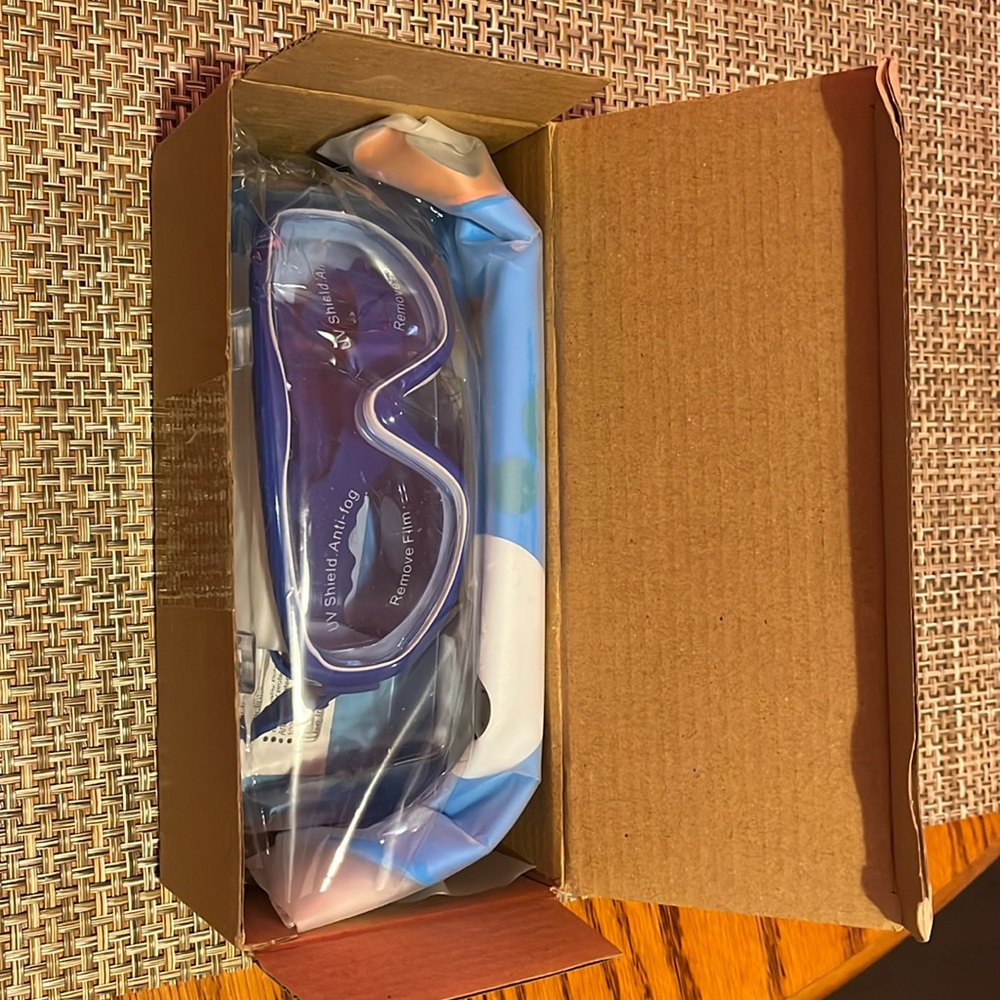 Kids goggles and floaty set
